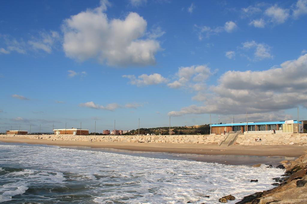 Lisbon Waves Surf Lodge Almada Room photo