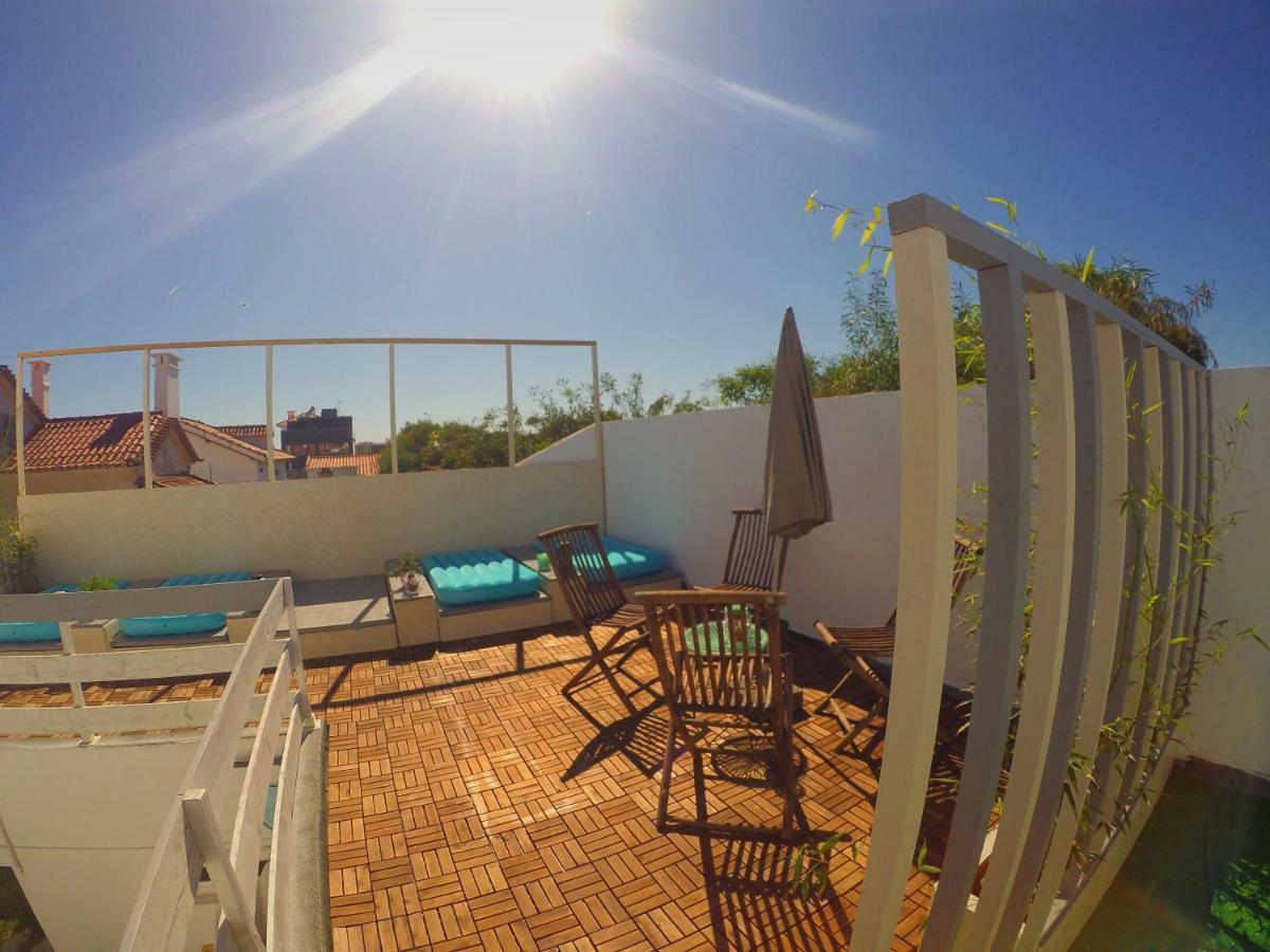 Lisbon Waves Surf Lodge Almada Exterior photo