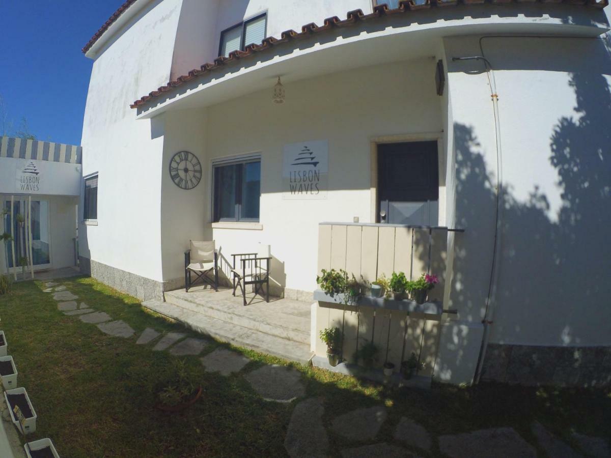 Lisbon Waves Surf Lodge Almada Exterior photo